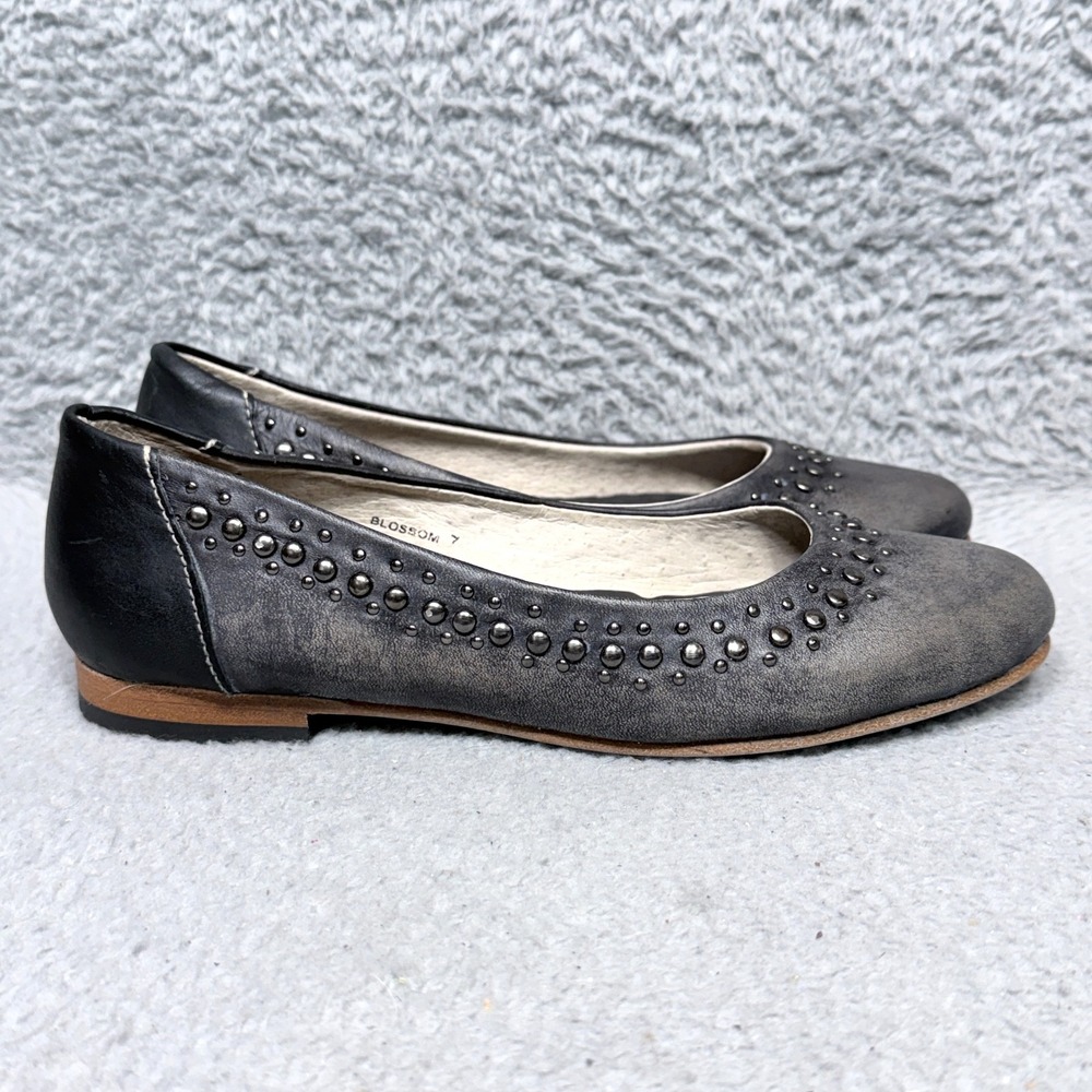 Freebird Blossom Womens Size 7 Ballet Flats Gray Distressed Leather Studded